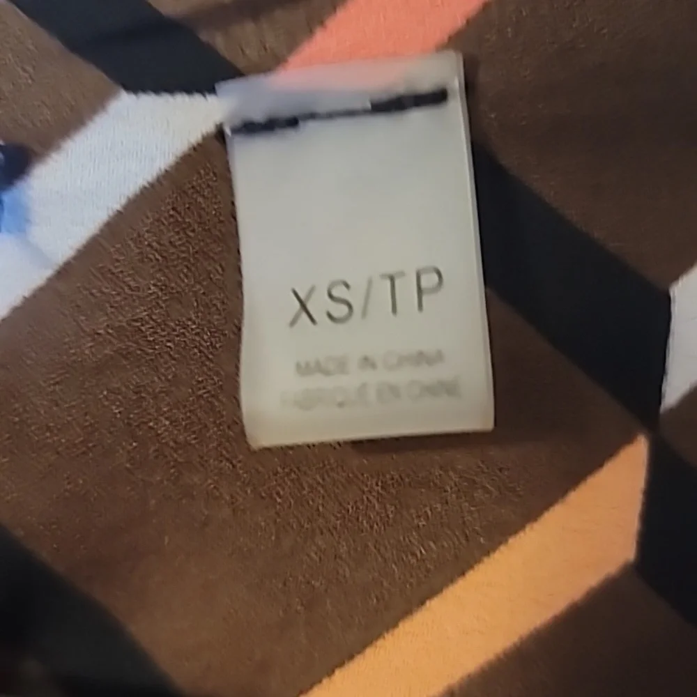 T TAHARI Blouse - Picture 3 of 6